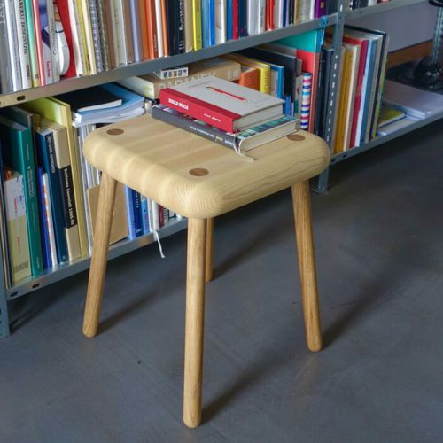 Sgabello contemporaneo - AUERBERG - in frassino / con supporto in legno massiccio