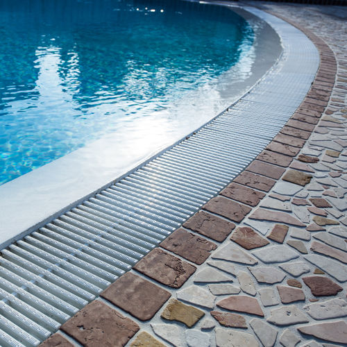 Griglia per canalina per piscina - marche piscine