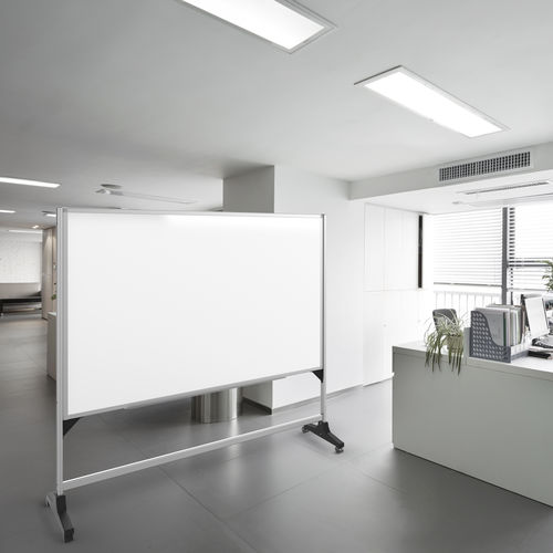 Tabellone bianco - ROLLAROUND—WHITEBOARD STAND - Magnatag Visible Systems - cancellabile / autoportante / in alluminio
