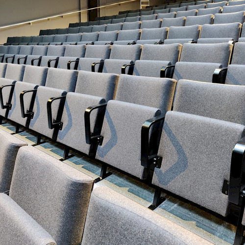 Poltrona per auditorium contemporanea - PRIMO - Hamari - in tessuto / in espanso / in legno compensato