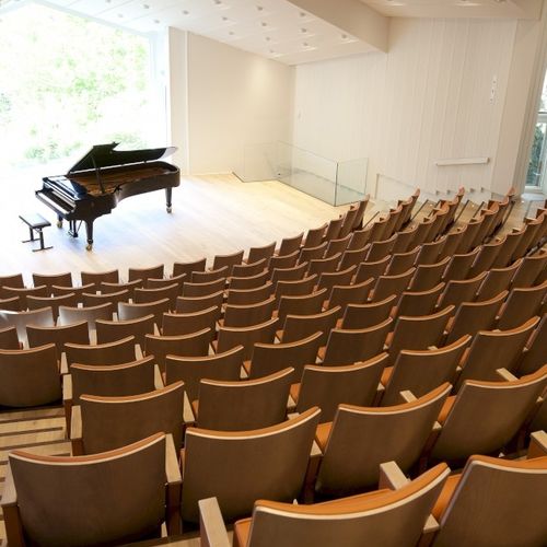 Poltrona per auditorium contemporanea - DRAMA - Hamari - in tessuto / in pelle / in legno compensato
