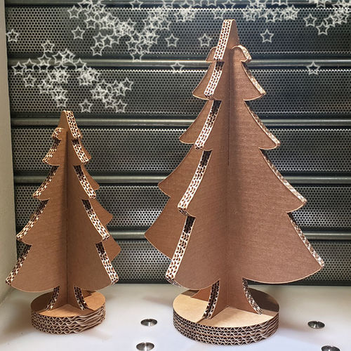 Scultura in cartone - CHRISTMAS TREE - Lessmore - a pavimento / bianca / dorata