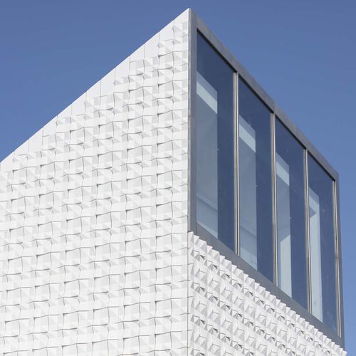 Rivestimento di facciata in ceramica - RUPERT MAYER CHURCH, POING - m&r Manufaktur GmbH - 3D / aspetto piastrelle / design
