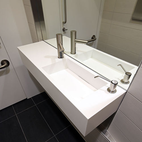 Lavabo sospeso - LG  - Washroom Washroom Limited - in Hi-macs® / in Solid Surface / con specchio
