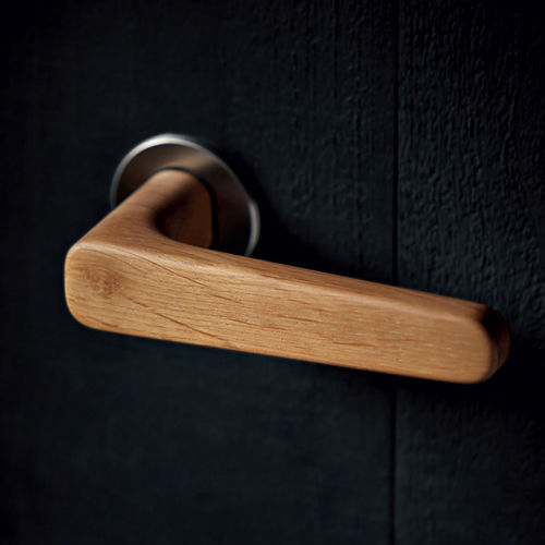Maniglia per porta - HOLT - Washroom Washroom Limited - in legno / contemporanea