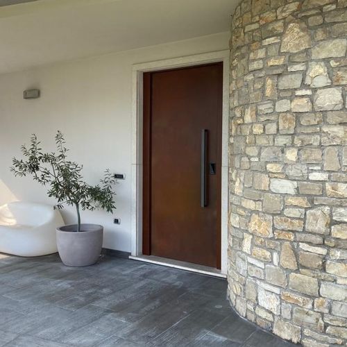 Porta d'ingresso - Sikura - SILVELOX GROUP SPA - in legno / battente / contemporanea