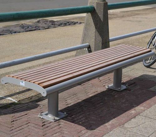 Panca per spazi pubblici contemporanea - CRUZADO - CROSO FRANCE - in legno esotico / in acciaio galvanizzato / senza schienale