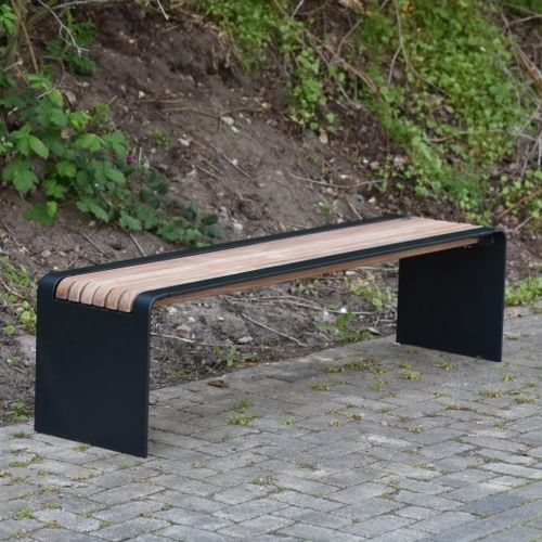 Panca per spazi pubblici contemporanea - BEND - CROSO FRANCE - in legno esotico / in acciaio galvanizzato / senza schienale