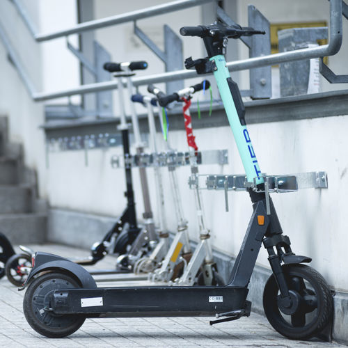 Rastrelliera per monopattino a muro - Rollerstop  - CROSO FRANCE - con sistema di sicurezza / per spazi pubblici / in acciaio galvanizzato