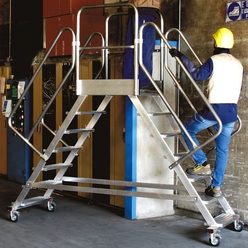 Scala con piattaforma da lavoro - 7199 - Frigerio Carpenterie - da appoggio / in metallo / industriale