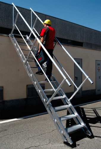 Scala professionale di accesso - AV60 - AV80 - Frigerio Carpenterie - da appoggio / in metallo / industriale