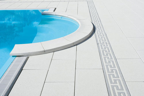 Bordo di piscina in calcestruzzo - UHL