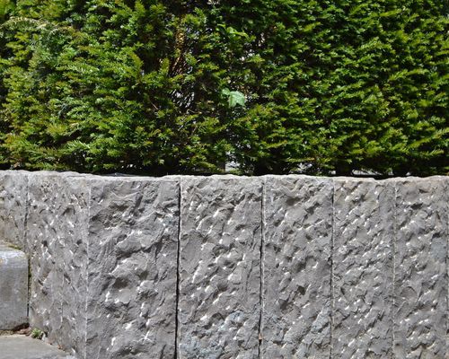 Recinzione per spazio pubblico - HAZOTTE - in pietra naturale / contemporanea