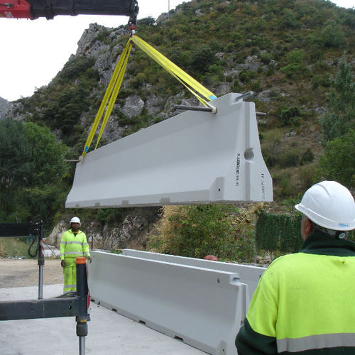 Barriera stradale in calcestruzzo - PERMANENT - Prefabricados Alberdi - per strada