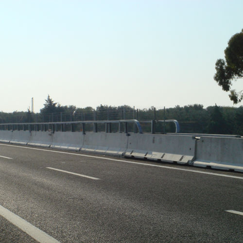 Barriera stradale in calcestruzzo - Prefabricados Alberdi - per costruzione di ponti
