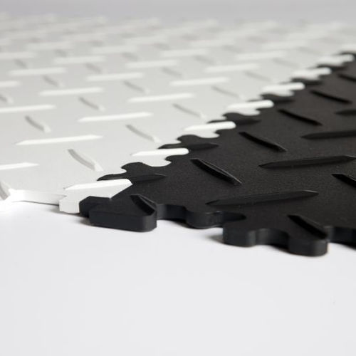 Pavimento in PVC - R-TILE™ CHEQUERED INTERLOCKING - R-Tek Manufacturing - da interno / per il settore terziario / a quadrotte