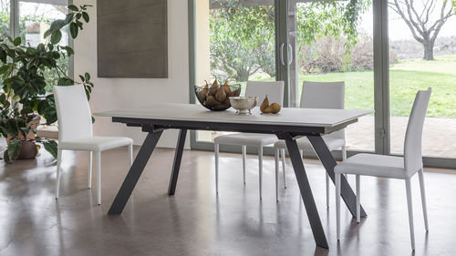 Tavolo da pranzo contemporaneo - TRINITY - altacom italia - in ceramica / con supporto in metallo / rettangolare
