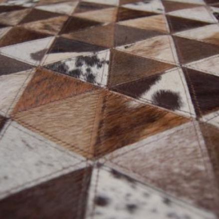 Tappeto contemporaneo - TRIANGLES - Nash Andrea - con motivi geometrici / in pelle di mucca / fatto a mano