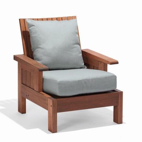 Poltrona contemporanea - TIMBÓ - Butzke - in legno / con cuscino rimovibile / da esterno