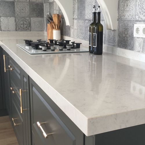 Piano di lavoro in quarzo - Efesus Stone - bianco / con bordi quadrati