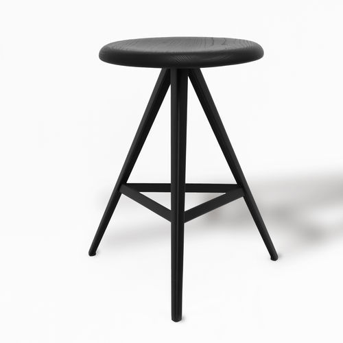 Sgabello design scandinavo - AKY 47 - Traba' - in frassino / con supporto in metallo verniciato / con 3 piedi