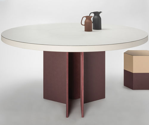 Tavolo contemporaneo - Giobagnara - in legno / in pelle / con supporto in legno