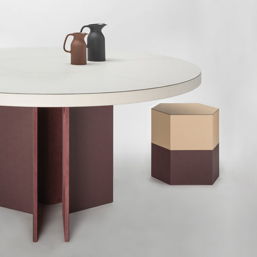 Sgabello contemporaneo - Giobagnara - in pelle / con supporto in legno / con supporto in cuoio