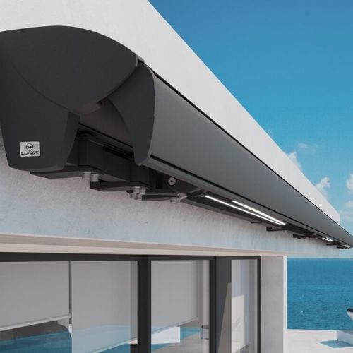Tenda da sole retrattile - Modulbox-400 Semi Box - LLAZA WORLD, S.A. - con semi cassonetto / a motore / per terrazza