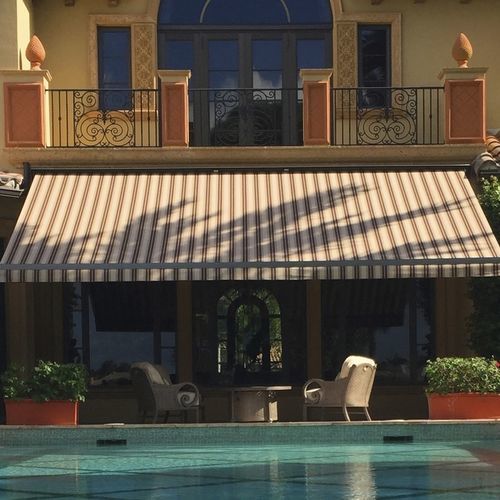 Tenda da sole a proiezione - Monobloc-350 - LLAZA WORLD, S.A. - a motore / manuale / contract