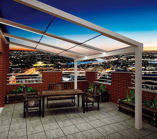 Pergola addossata - TUPAK - LLAZA WORLD, S.A. - in vetro / in alluminio / con copertura scorrevole