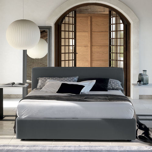 Letto matrimoniale - SPACE - Devina Nais - contemporaneo / imbottito / con base contenitore