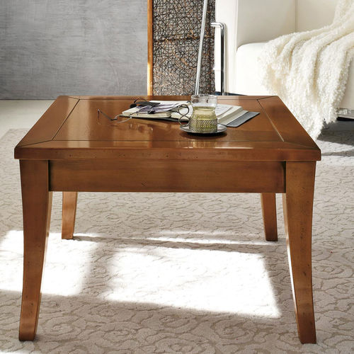 Tavolino basso contemporaneo - Devina Nais - in legno massiccio / rettangolare / quadrato