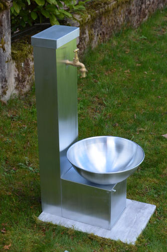Fontana da giardino - RENONCULE - MISTERZINC - in zinco / contemporanea