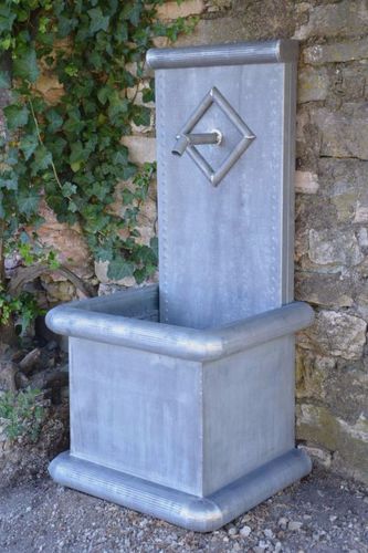 Fontana da giardino - NYMPHEA - MISTERZINC - in zinco / contemporanea