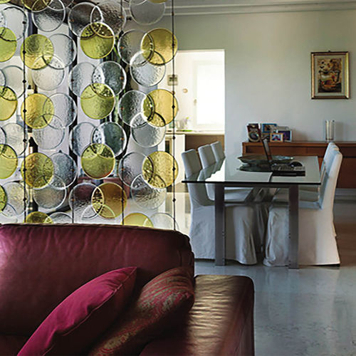 Separatore di spazi in metallo - RGB Living - veveglass - in vetro / da interno / sospeso