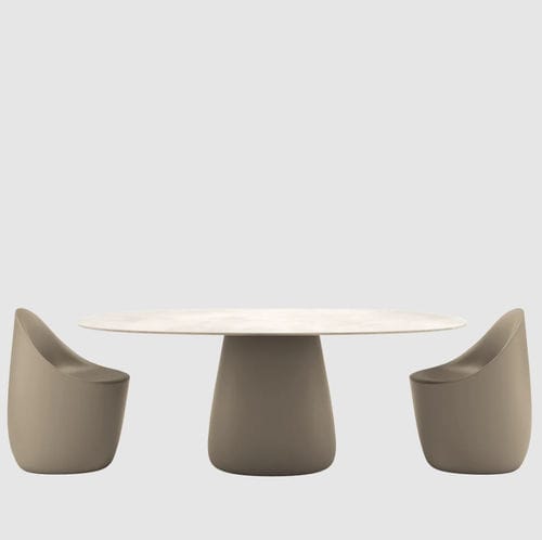 Tavolo contemporaneo - COBBLE - Qeeboo - in pietra / con supporto in pietra / ovale