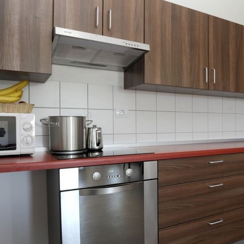 Cucina contemporanea - GONZAGA-PRO D.O.O. - in legno / con impugnature / marrone
