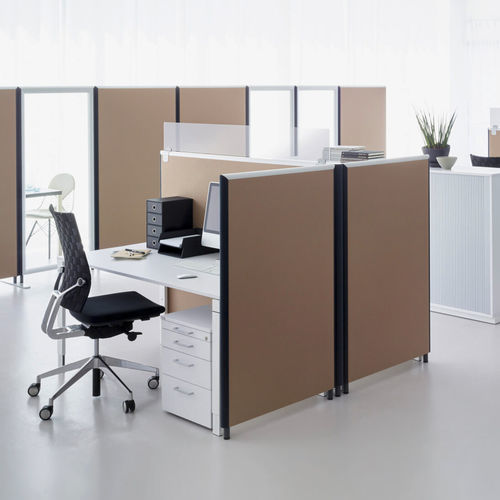 Divisorio per ufficio a pavimento - FORMFAC - PREFORM GmbH - autoportante / in tessuto / in metallo