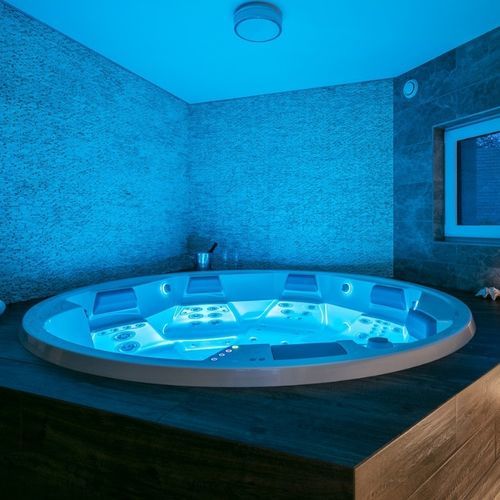 Spa fuoriterra - OrioniN - USSPA, s.r.o. - da incasso / rotonda / 6 posti