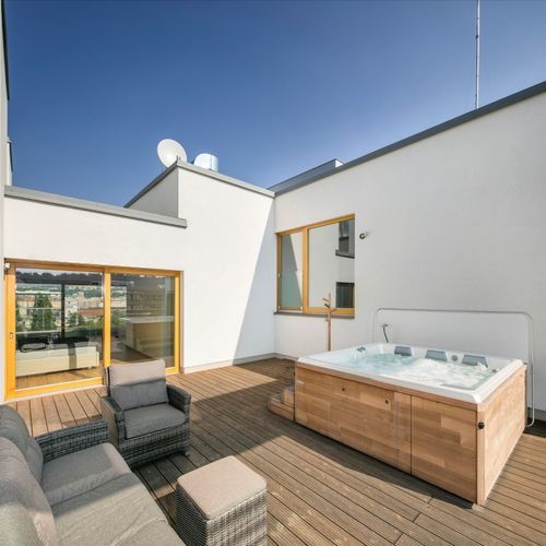 Spa fuoriterra - PerseaiN - USSPA, s.r.o. - rettangolare / 5 posti / in acrilico