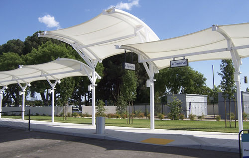 Tensostruttura a membrana e funi - CANTILEVERED TENSION STRUCTURE - FabriTec Structures - per facciate / per tettoia di posto auto / per copertura