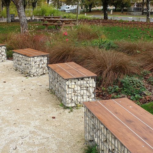 Panca per spazi pubblici contemporanea - COMPACT - ID GABION - L'AGENCE URBAINE - in materiale composito / in acciaio galvanizzato / in HPL