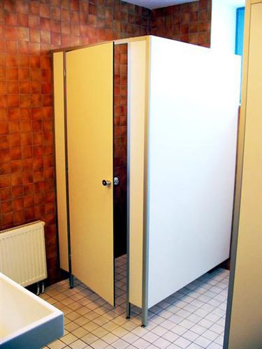 Cabina per bagni pubblici in vetro - LTT EXTRA - Baltijos Brasta - in HPL / per doccia / per edifici pubblici