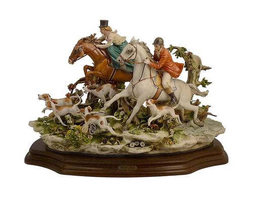 Scultura in porcellana - The chase - Porcellane Principe snc