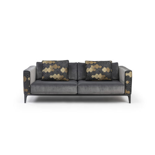 Divano contemporaneo - STUDIO - RALPH M. - in tessuto / con braccioli / personalizzabile