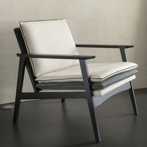 Poltrona contemporanea - SCANDI - RALPH M. - in tessuto / in legno / con cuscino rimovibile