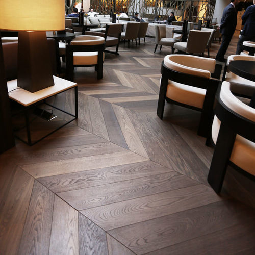 Parquet multistrato - CA' CORNER - FOGLIE D'ORO BY LATIFOGLIA - in rovere / a spina di pesce / spazzolato