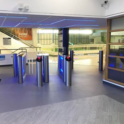Barriera di controllo accessi - GATE-GS - TiSO - battente / in acciaio inossidabile / in vetro