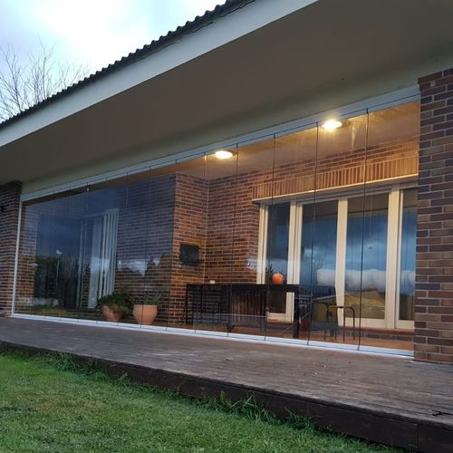 Vetrata a libro - GLASS BALCONY WITHOUT THRESHOLD AND WITHOUT GUIDE - BKS balcony glazing systems - in alluminio / a 3 ante / a 2 ante