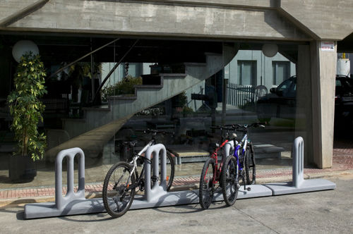 Rastrelliera per biciclette a pavimento - CYCLO - Mago Urban - per spazi pubblici / in calcestruzzo / professionale